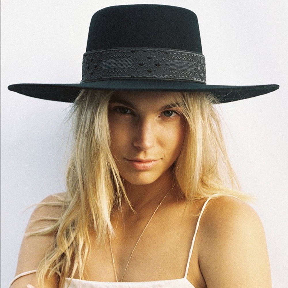 Lack of color | The Sierra Hat